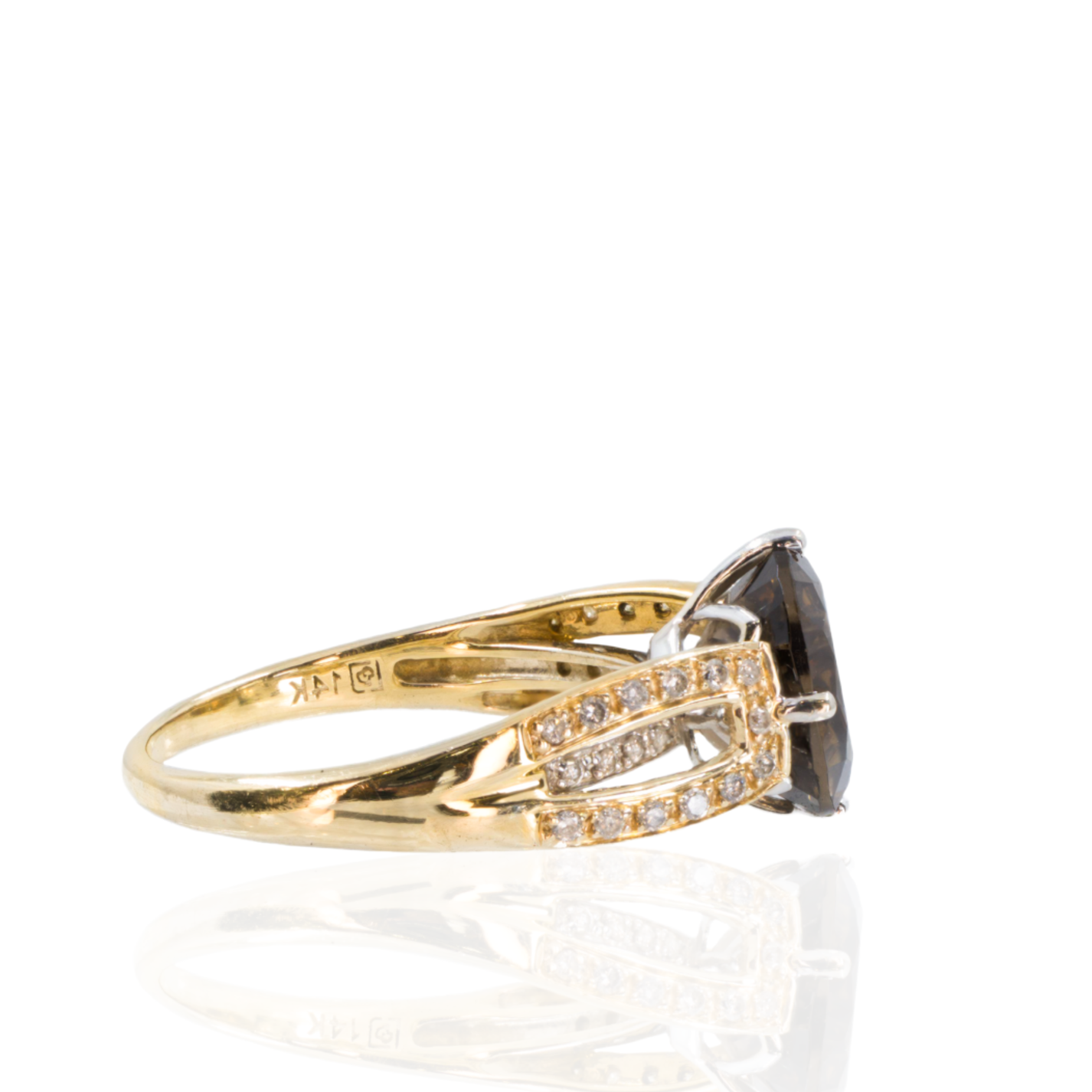 Oval Cut Centre • Triple‑Band Detail • Size 8 • 3.6g
