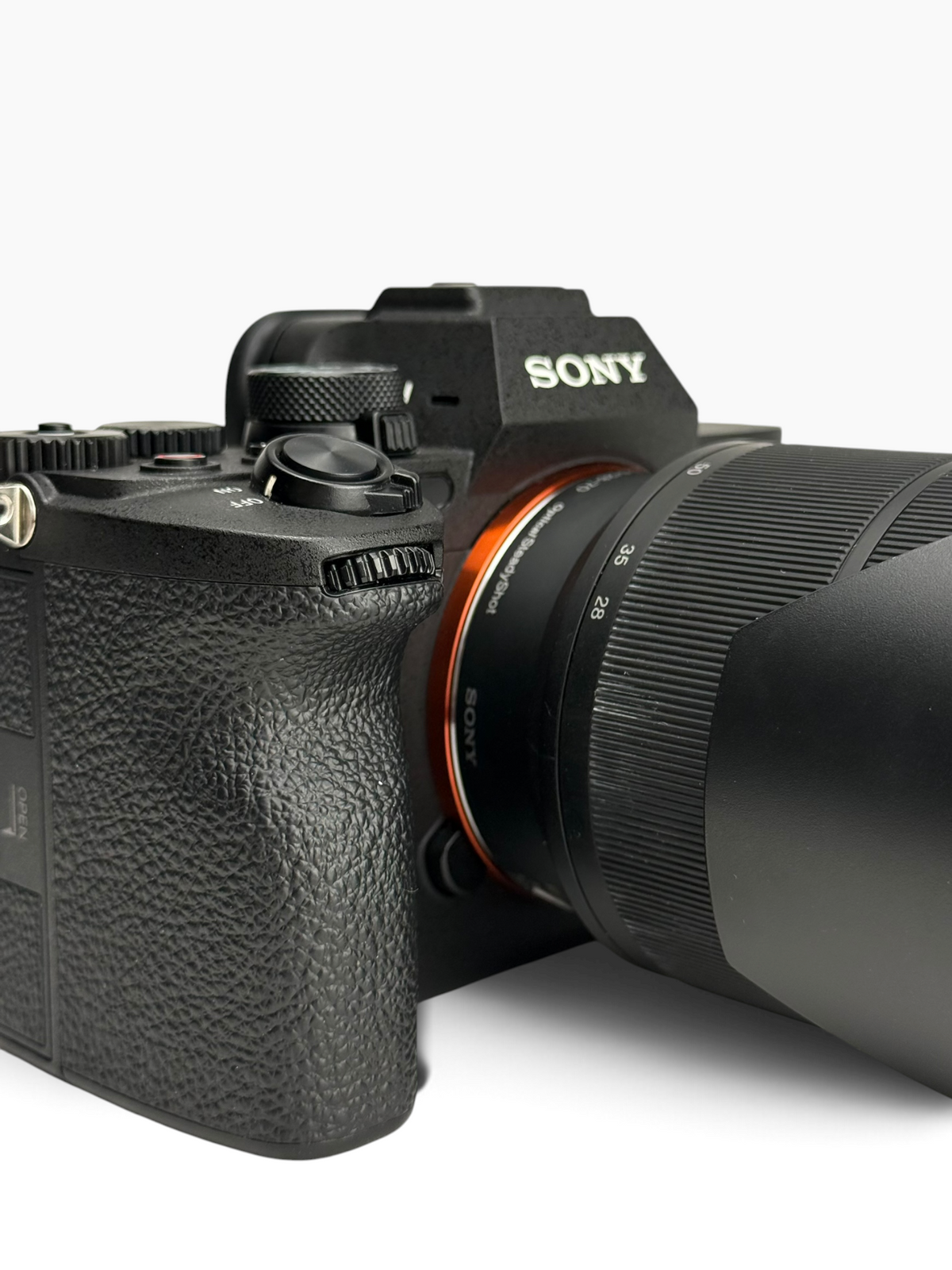 Sony Alpha a7 IV ILCE-7M4 w/ FE 28-70mm Lens
