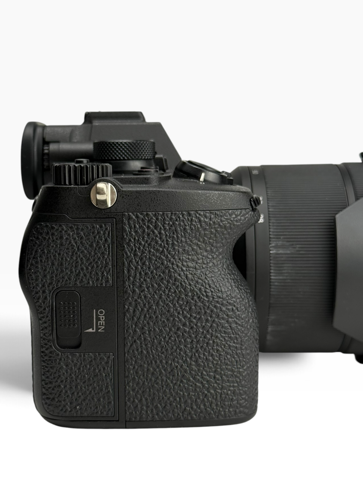 Sony Alpha a7 IV ILCE-7M4 w/ FE 28-70mm Lens