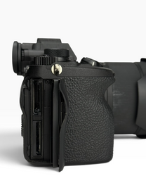 Sony Alpha a7 IV ILCE-7M4 w/ FE 28-70mm Lens