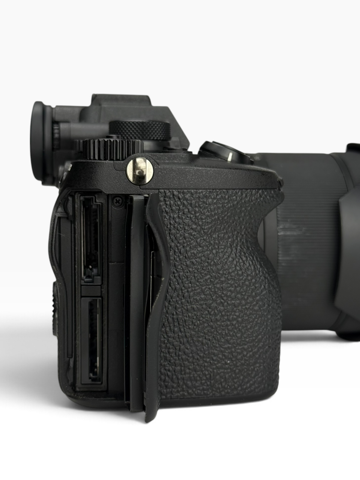 Sony Alpha a7 IV ILCE-7M4 w/ FE 28-70mm Lens