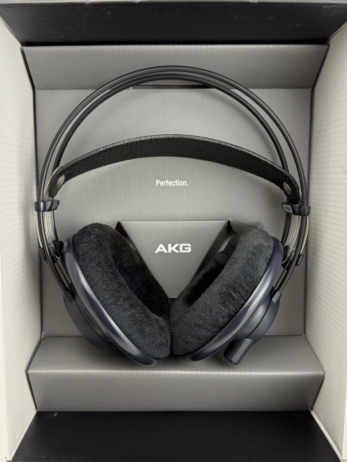 AKG K702 Open-Back Dynamic Reference Studio Headphones – (SN: 4500829144) w/ Original Box