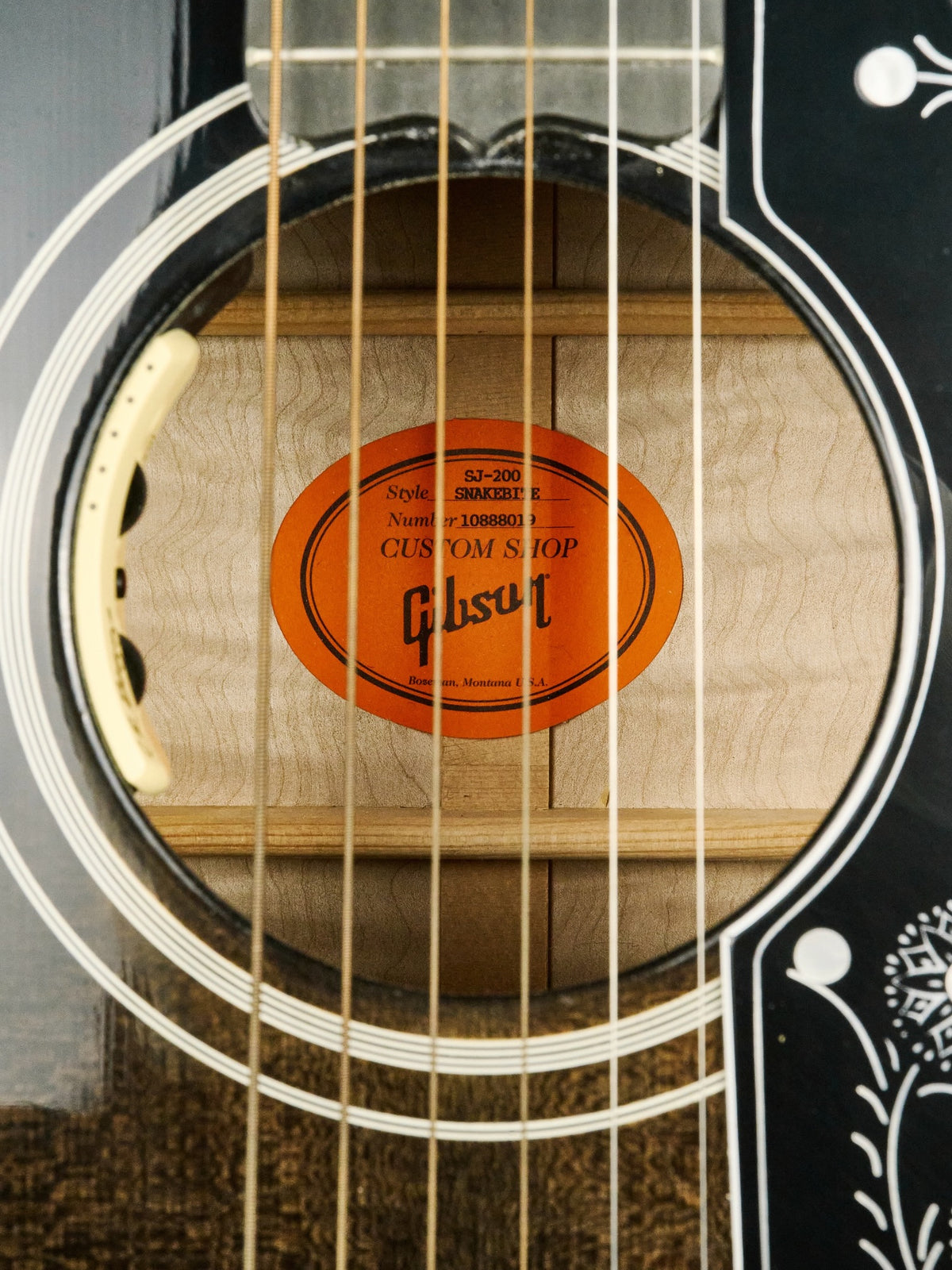 Gibson Custom SJ-200 Super Jumbo Acoustic Guitar – Snakebite Finish
